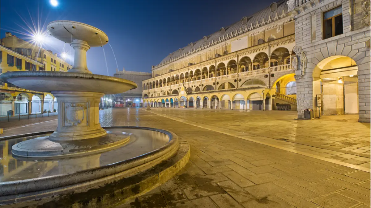 Palazzo della Ragione e Piazza delle Erbe a Padova