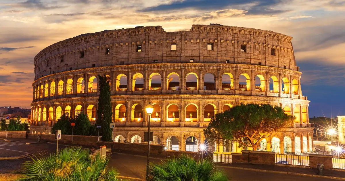 Colosseo di Roma al tramonto